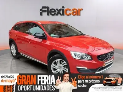 Usado Volvo V60 Kinetic 120 CV (88 kW) 2017 Rojo Familiar