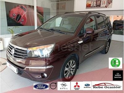 Usado Ssangyong (KGM) Rodius Limited 178 CV (130 kW) 2017 Granate Monovolumen
