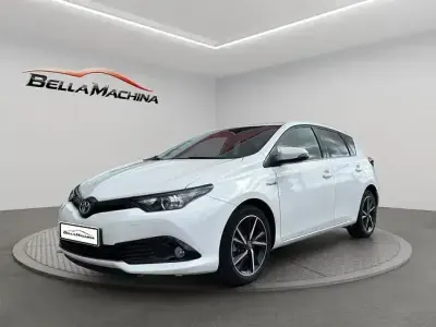 Begagnad Toyota Auris Hybrid Edition 136 HK (100 kW) 2018 Vit Sedan