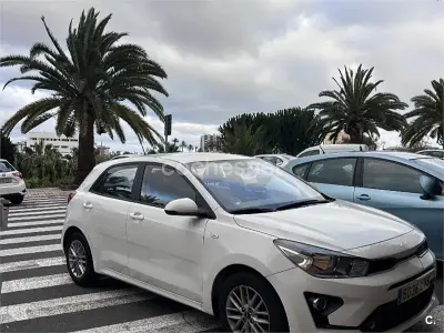 Usado Kia Rio 84 CV (61 kW) 2022 Blanco Berlina
