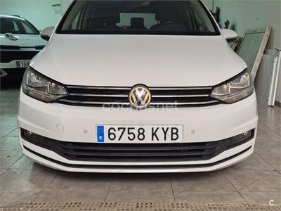 Usado VW Touran Advance 115 CV (84 kW) 2019 Blanco Monovolumen