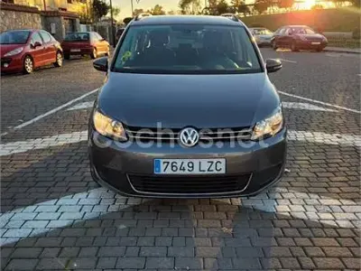 Usado VW Touran Advance 105 CV (77 kW) 2013 Gris / plata Monovolumen