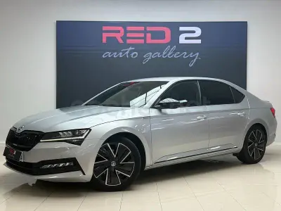 Usado Skoda Superb SportLine 200 CV (147 kW) 2023 Gris / plata Berlina