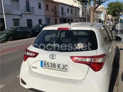 Usado Toyota Yaris City 69 CV (50 kW) 2018 Blanco Berlina