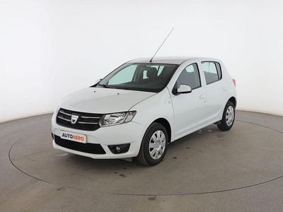 Usado Dacia Sandero Lauréate 75 CV (55 kW) 2015 Blanco Utilitario