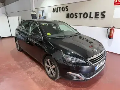 Używany Peugeot 308 Active 115 KM (84 kW) 2014 Czarny Sedan/Limuzyna