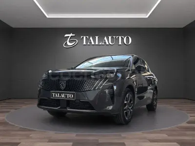 Usado Peugeot 3008 Allure 136 CV (100 kW) 2024 Gris / plata SUV