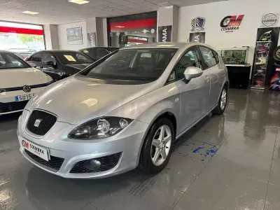 Usado Seat Leon Reference 90 CV (66 kW) 2011 Gris / plata Utilitario