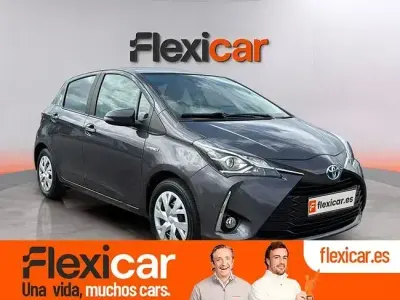 Usado Toyota Yaris Hybrid Business Edition 116 CV (85 kW) 2020 Gris