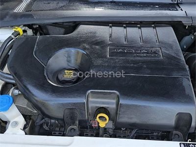 Usado Jaguar E-Pace R-Dynamic 150 CV (110 kW) 2019 Blanco SUV