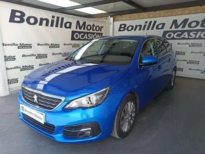 Usado Peugeot 308 SW Allure 131 CV (96 kW) 2021 Azul Familiar