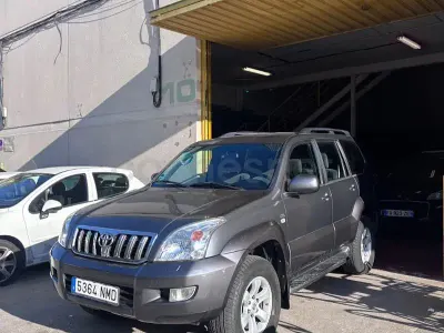 Używany Toyota Land Cruiser 173 KM (127 kW) 2007 Szary SUV