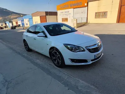 Usado Opel Insignia Excellence 140 CV (102 kW) 2015 Blanco Berlina