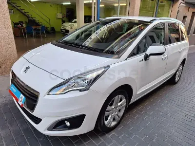 Usado Peugeot 5008 Style 130 CV (95 kW) 2016 Blanco Monovolumen