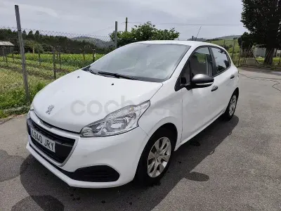 Usado Peugeot 208 Access 82 CV (60 kW) 2016 Blanco Utilitario