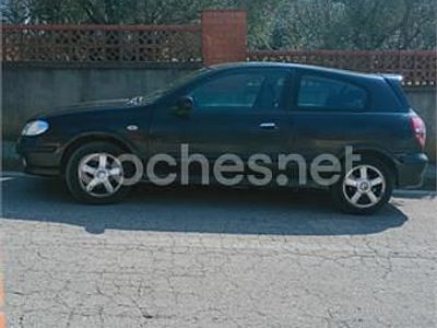 Usado Nissan Almera 114 CV (83 kW) 2001 Negro Berlina