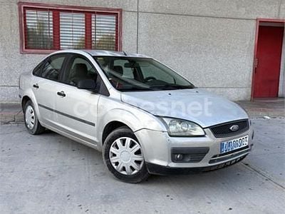 Usado Ford Focus Sport 109 CV (80 kW) 2005 Gris / plata Berlina