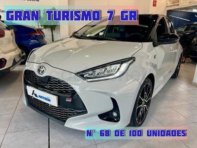 Usado Toyota Yaris Hybrid Sport 116 CV (85 kW) 2022 Gris / plata Berlina