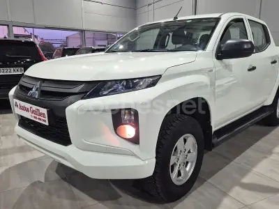 Usado Mitsubishi L200 150 CV (110 kW) 2022 Blanco Pickup/Camioneta