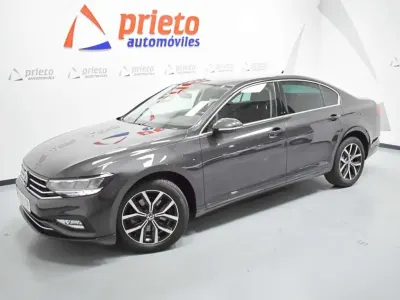 Używany VW Passat Executive 150 KM (110 kW) 2021 Szary Sedan/Limuzyna