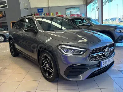 Usado Mercedes GLA200 150 CV (110 kW) 2021 Gris / plata SUV