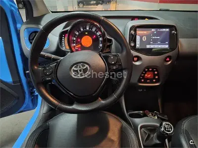 Usado Toyota Aygo X-wave 69 CV (50 kW) 2018 Azul Utilitario