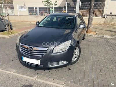 Usado Opel Insignia Selective 130 CV (95 kW) 2012 Gris / plata Familiar