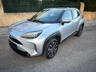 Usado Toyota Yaris Cross Active 116 CV (85 kW) 2022 Gris / plata SUV