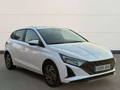 Usado Hyundai i20 80 CV (58 kW) 2025 Blanco Utilitario