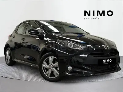 Usado Toyota Yaris Hybrid Active 116 CV (85 kW) 2025 Negro Berlina