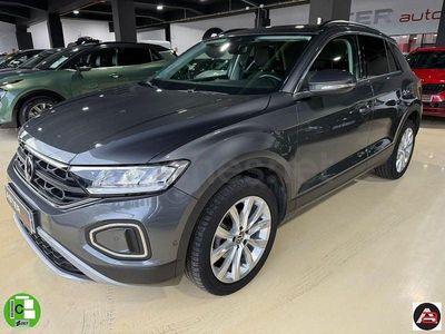 Usado VW T-Roc Life 150 CV (110 kW) 2022 Gris / plata SUV