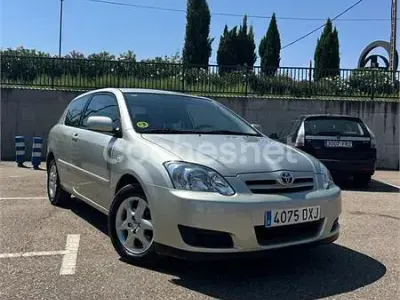 Usado Toyota Corolla Sol 90 CV (66 kW) 2006 Gris / plata Berlina