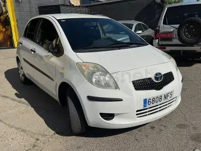 Usado Toyota Yaris Sol 87 CV (63 kW) 2009 Blanco Utilitario