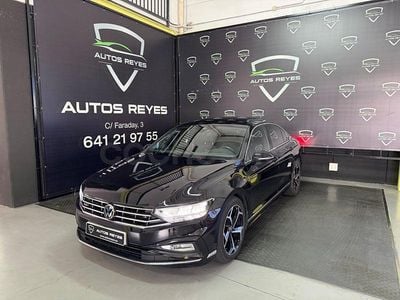 Negro Usado 2022 VW Passat R-line Berlina | 24.499 € (Un poco caro)
