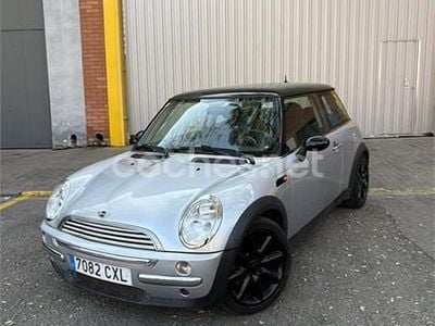 Usado Mini ONE 90 CV (66 kW) 2005 Gris / plata Utilitario