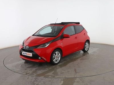 Usado Toyota Aygo X-play 70 CV (51 kW) 2017 Rojo Utilitario