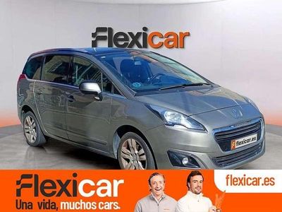 Usado Peugeot 5008 Allure 120 CV (88 kW) 2016 Marrón Monovolumen