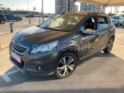 Usado Peugeot 2008 Allure 120 CV (88 kW) 2015 Gris / plata SUV