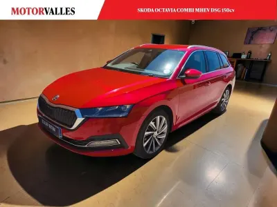 Usado Skoda Octavia Style 150 CV (110 kW) 2022 Rojo Familiar