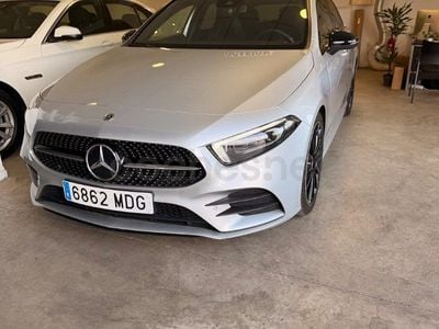 Usado Mercedes A180 116 CV (85 kW) 2023 Gris / plata Berlina