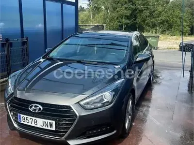 Usado Hyundai i40 115 CV (84 kW) 2016 Gris / plata Berlina