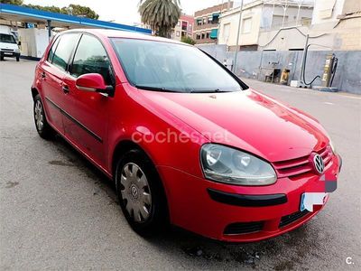 Usado VW Golf IV Trendline 115 CV (84 kW) 2004 Gris / plata Berlina