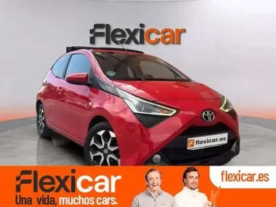 Używany Toyota Aygo X-wave 72 KM (52 kW) 2018 Czerwony Hatchback