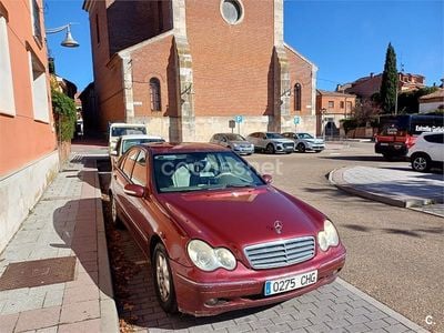 Usado Mercedes C200 Elegance 116 CV (85 kW) 2003 Granate Berlina