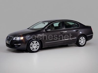 Marrón Usado 2006 VW Passat Highline Berlina | 7990 € (Un poco caro)