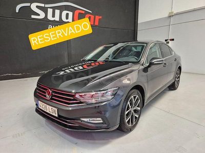Usado VW Passat Executive 150 CV (110 kW) 2021 Gris / plata Berlina