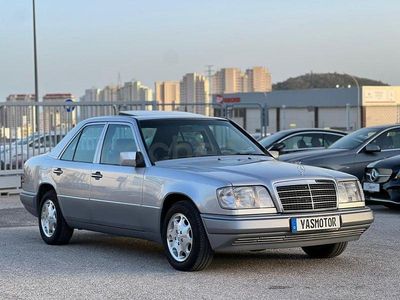 Usado Mercedes E320 220 CV (161 kW) 1995 Gris / plata Berlina