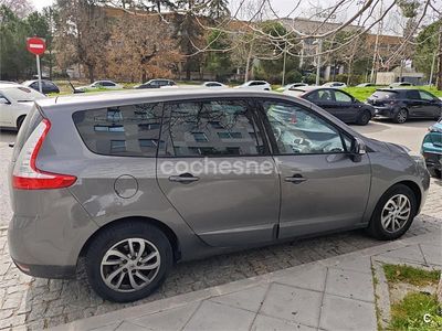 Usado Renault Grand Scénic III Dynamique 130 CV (95 kW) 2014 Gris / plata Monovolumen