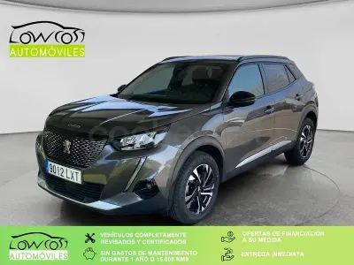 Usado Peugeot 2008 Allure 130 CV (95 kW) 2022 Gris / plata SUV