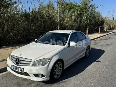 Usado Mercedes C200 Avantgarde 136 CV (100 kW) 2010 Blanco Berlina